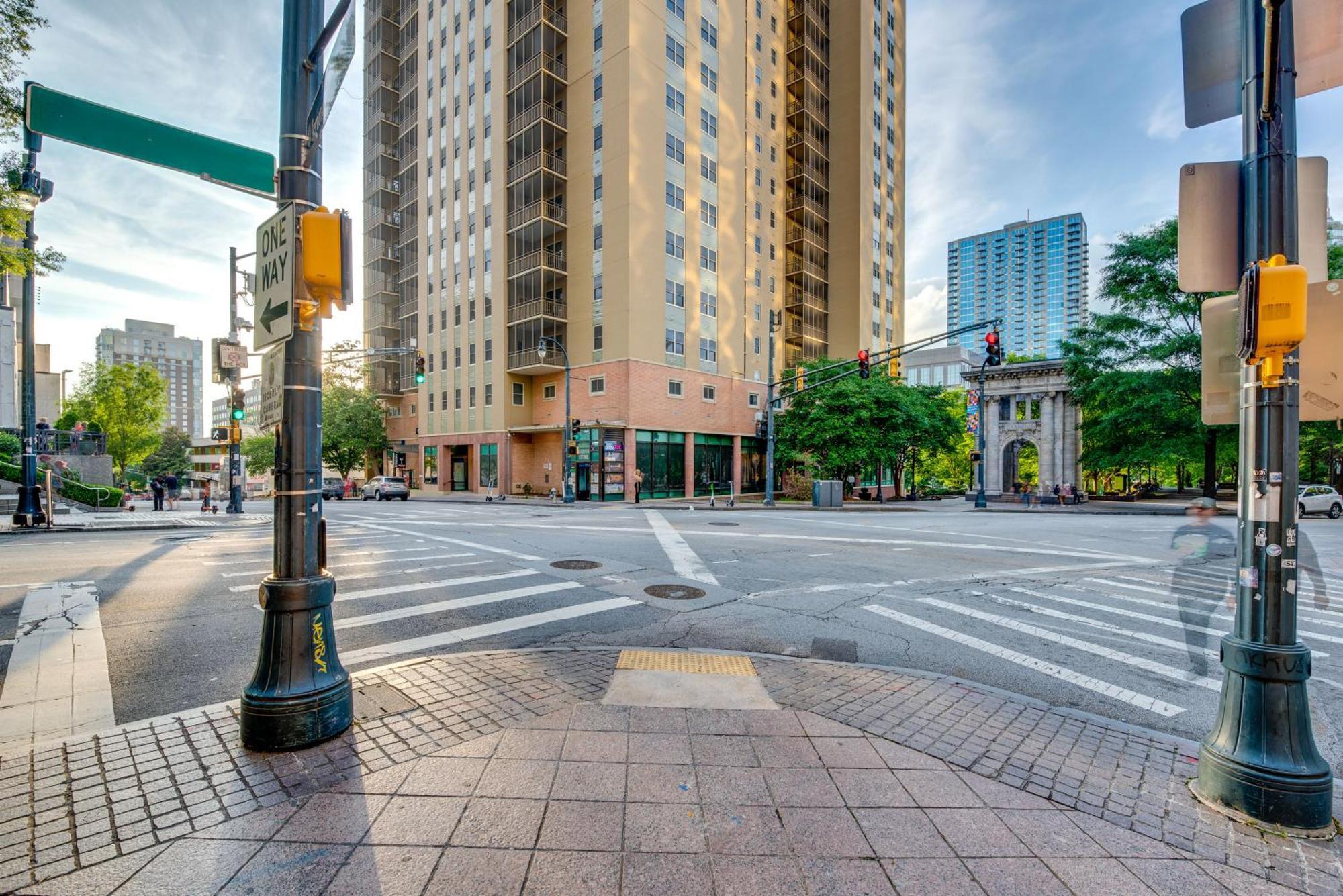 Downtown Atlanta Condo Walk To Arenas And Venues מראה חיצוני תמונה